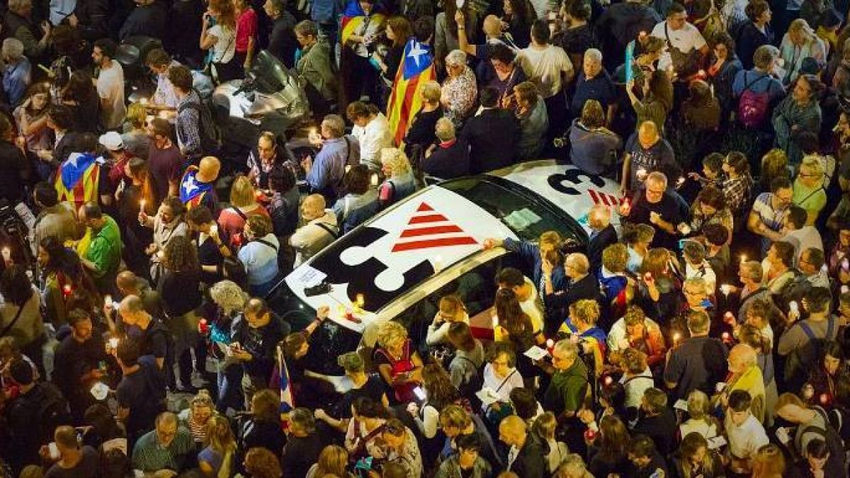 Un coche de TV3, durante una manifestación independentista.