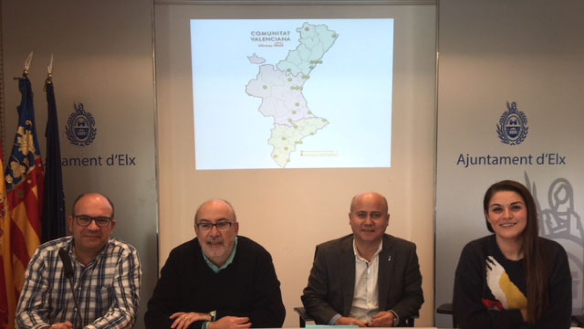 El conseler Manuel Alcaraz, junto a Felip Sánchez, el subsecretario de esta conselleria, Alfons Puncel y Mireia Mollà.