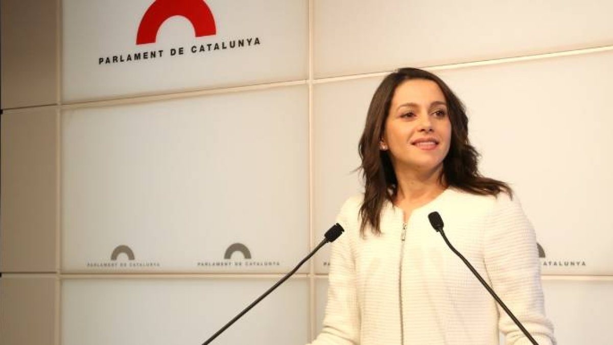 Inés Arrimadas, este jueves en su comparecencia ante los periodistas en el Parlament.