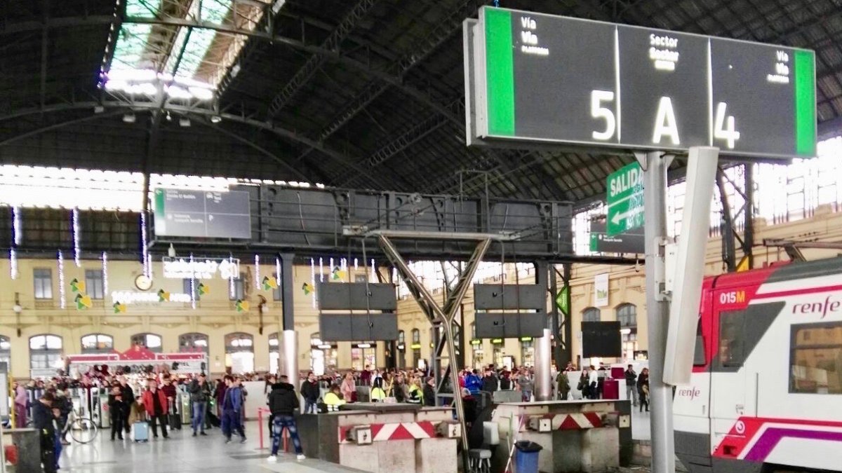 Los viajeros han aguantado durante más de una hora los retrasos de la Red de Cercanías