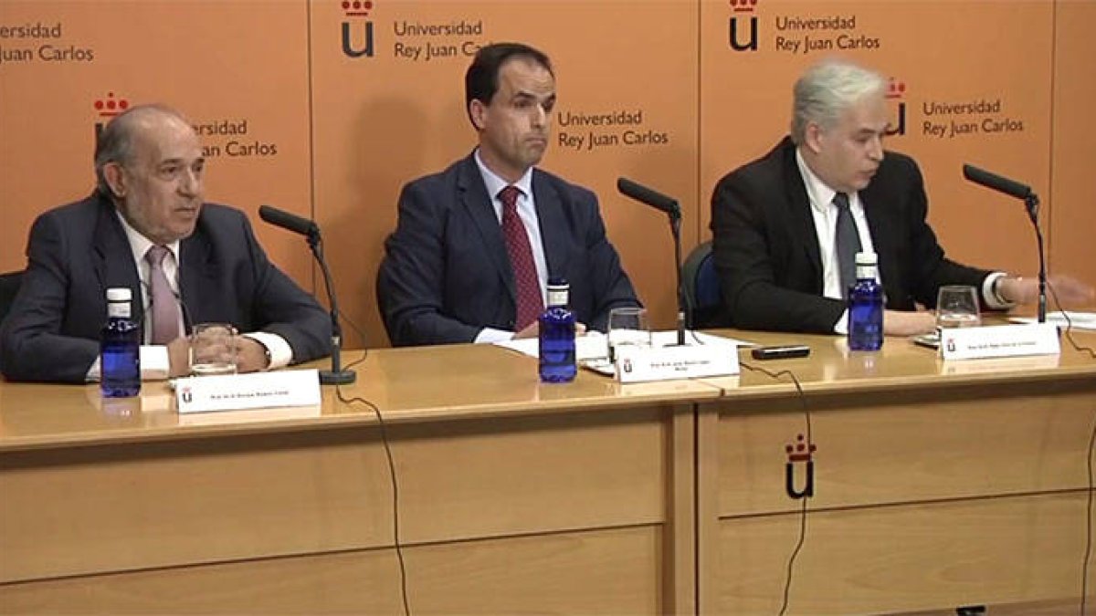 La Universidad afirma que Cifuentes sacó el máster limpiamente y relata qué pasó