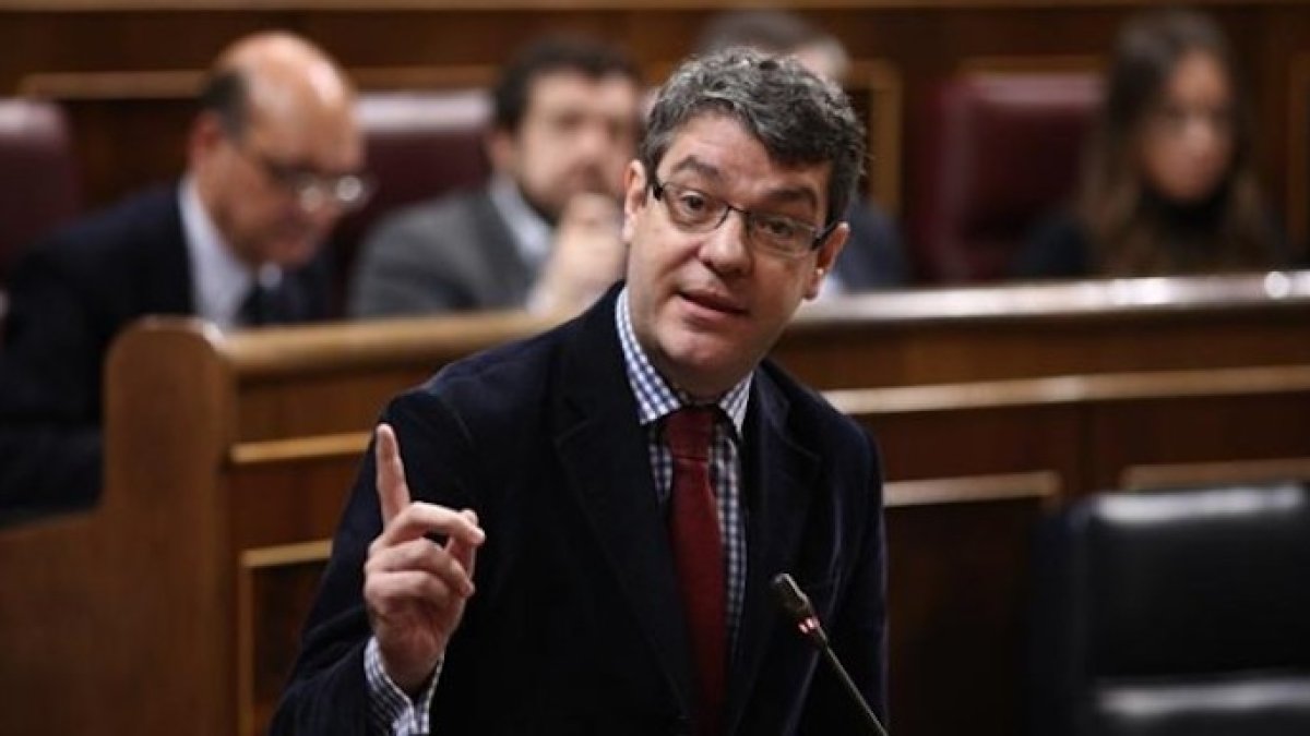 Nadal mantiene intacto el precio regulado de la electricidad y el gas