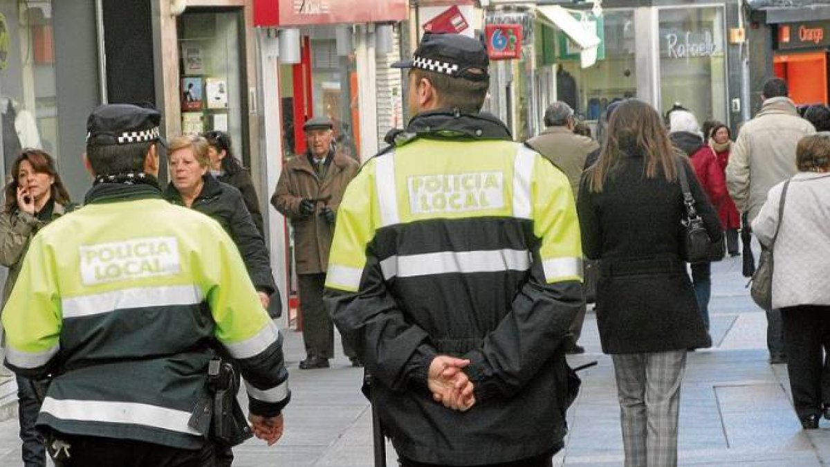 Muchos municipios podrían quedarse sin refuerzo policial en Semana Santa y verano