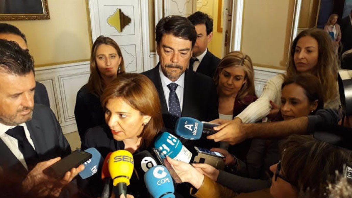 Isabel Bonig tras reunirse con el nuevo alcalde de Alicante Luis Barcala.