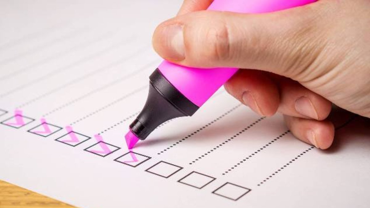 Comparador: nuevas malas encuestas para PP y Podemos