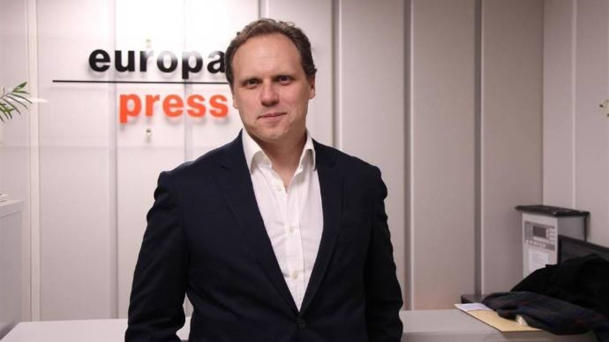 Pablo Casado 'ficha' al economista Daniel Lacalle para su discurso económico