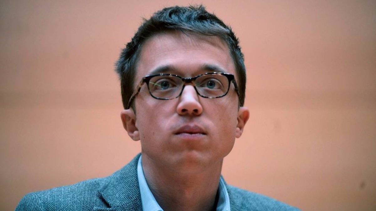 Hay dos versiones sobre lo sucedido con Errejón en Santiago.