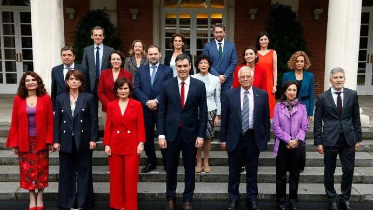 Pedro Sánchez con sus ministros