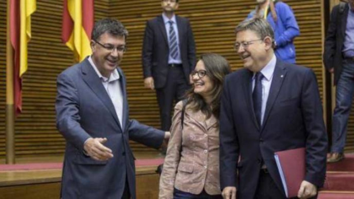 El presidente de la Cortes Valencianas, Enric Morena, junto a Puig y Oltra.