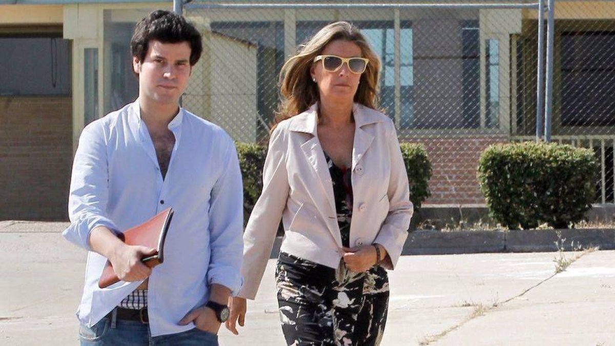 Rosalía Iglesias junto a su hijo, Willy Bárcenas.