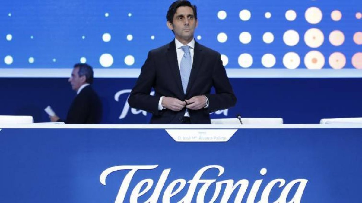 Telefónica gana un 7,4% más y reduce deuda