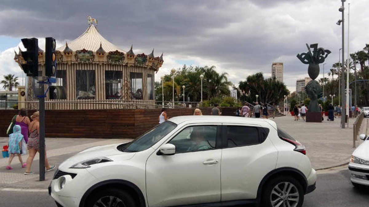 Al fondo, ubicación de la futura oficina de turismo.