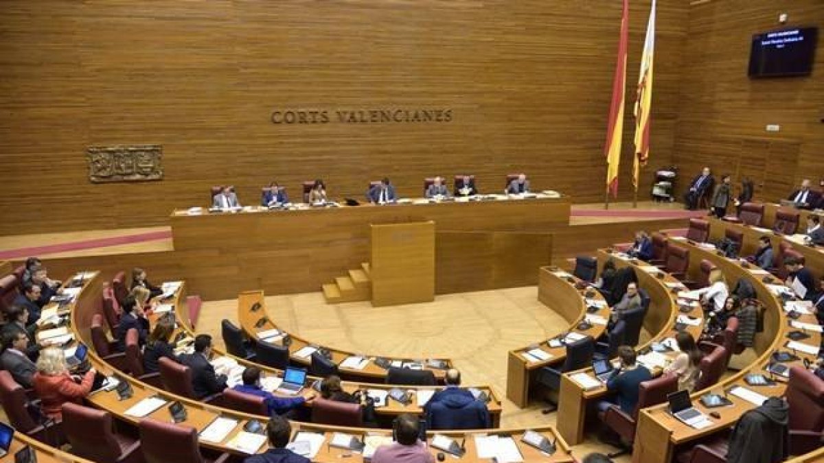Comparador: ministro defraudador, extremeño cooficial, maricón, y marichulo