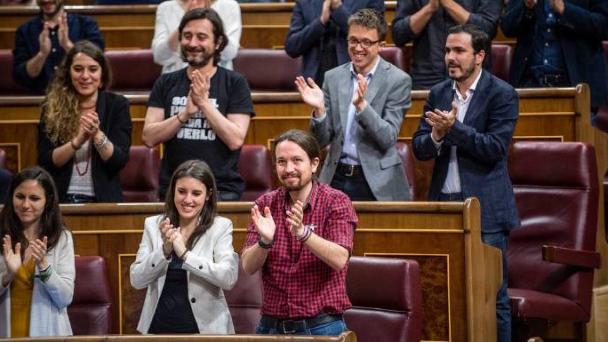 El núcleo duro de Pablo Iglesias en el Congreso, este jueves.