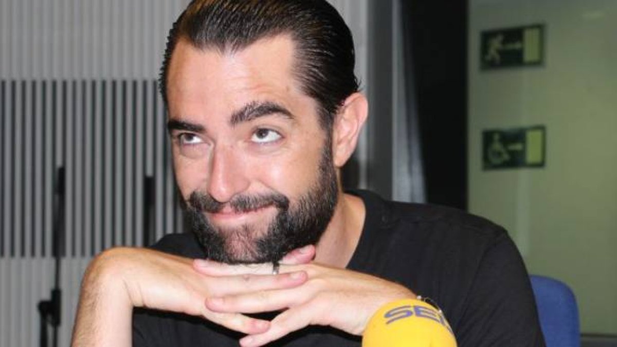 Dani Mateo dispara la rumorología con la foto de una chica más joven que él
