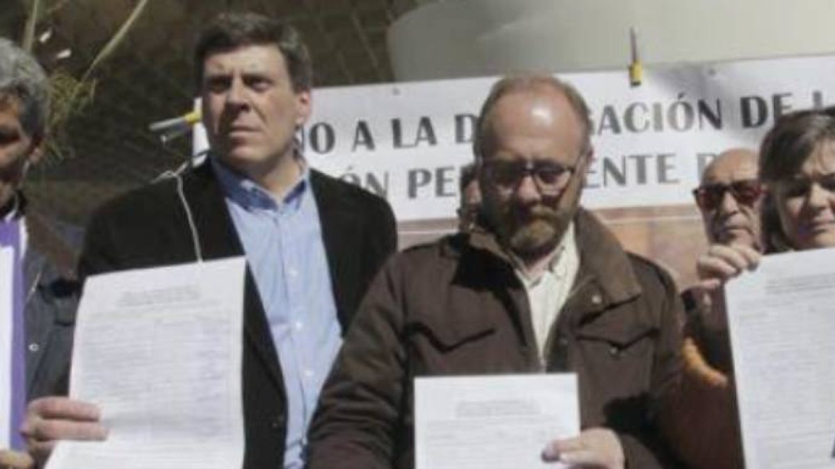 El padre de Marta del Castillo, junto a Juan Carlos Quer.
