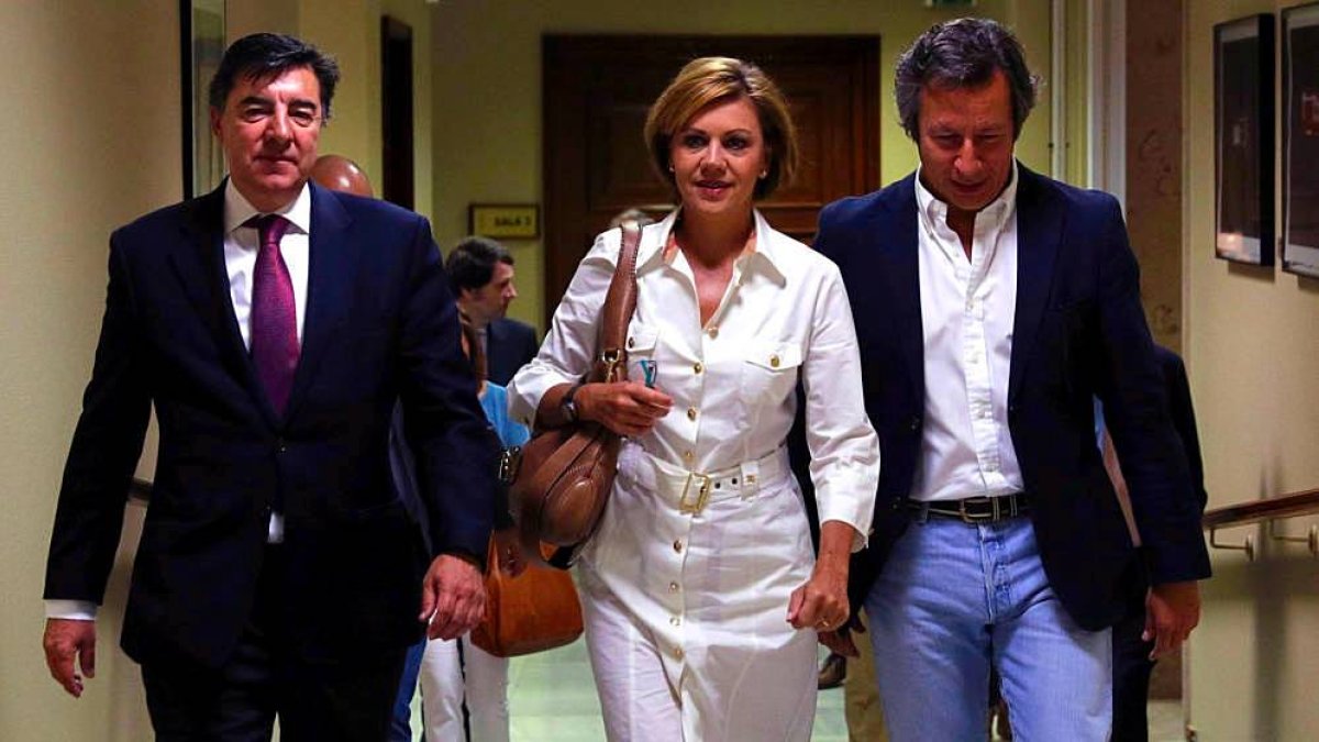Dolores de Cospedal, recogiendo su acta de diputada en 2016.