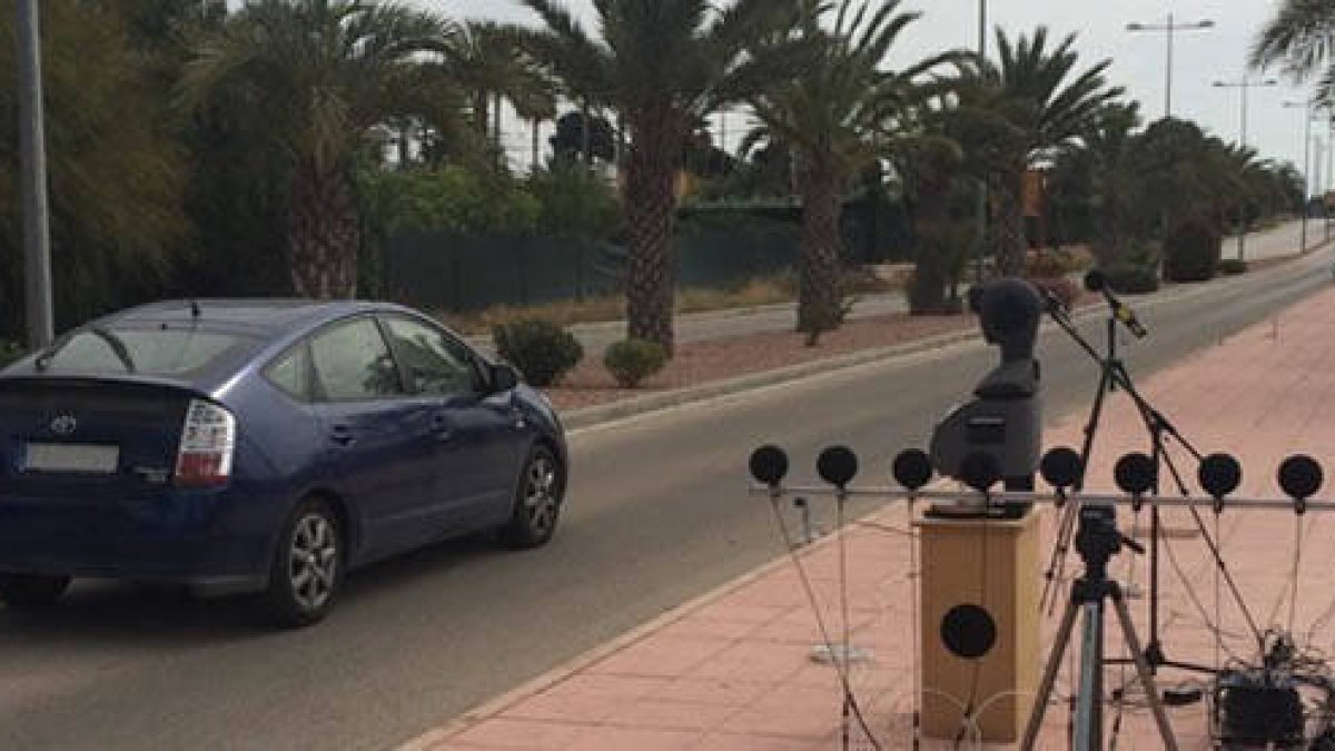 El peligro de los coches eléctricos cuando circulan por la ciudad.