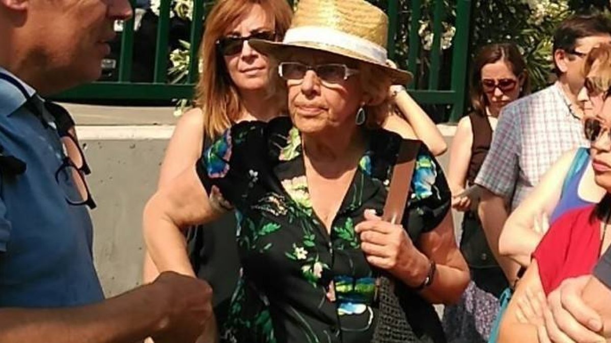 La propia Carmena, en una cabalgata de detractores de sombreros de paja