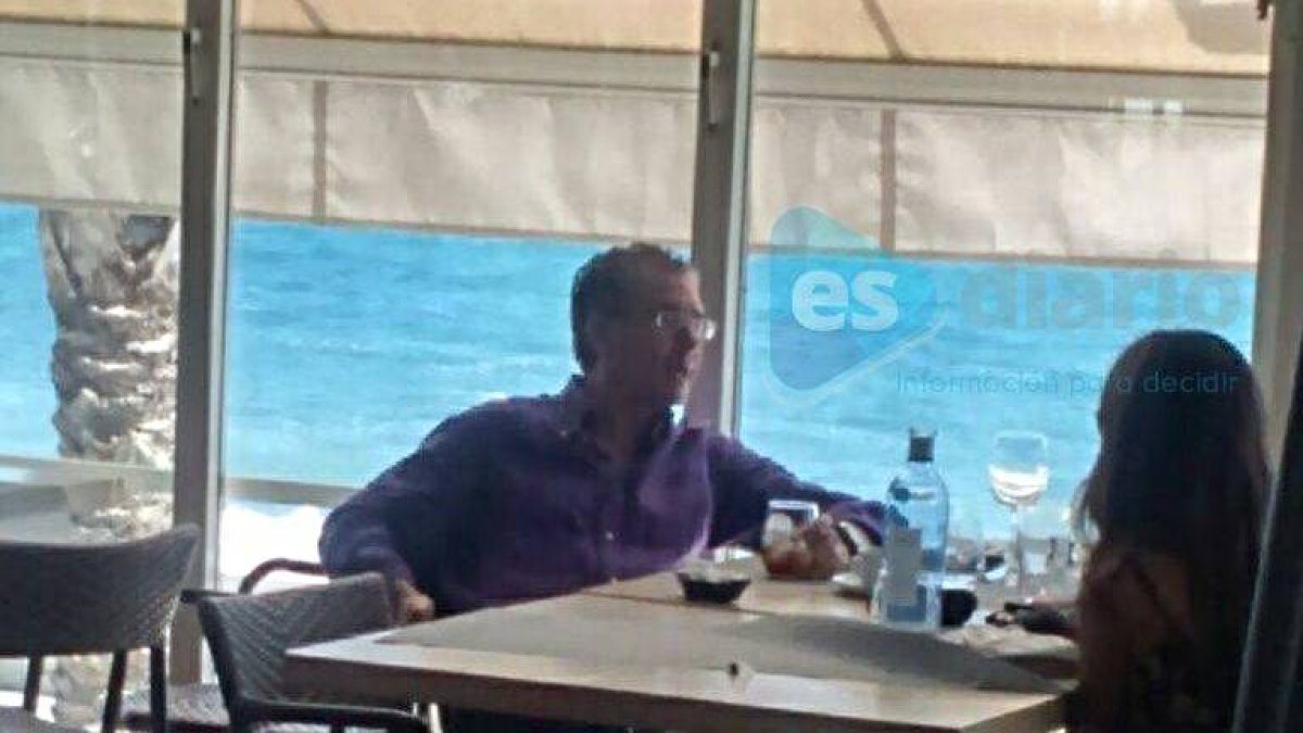 Francisco Granados, de puente en un lujoso club marbellí.
