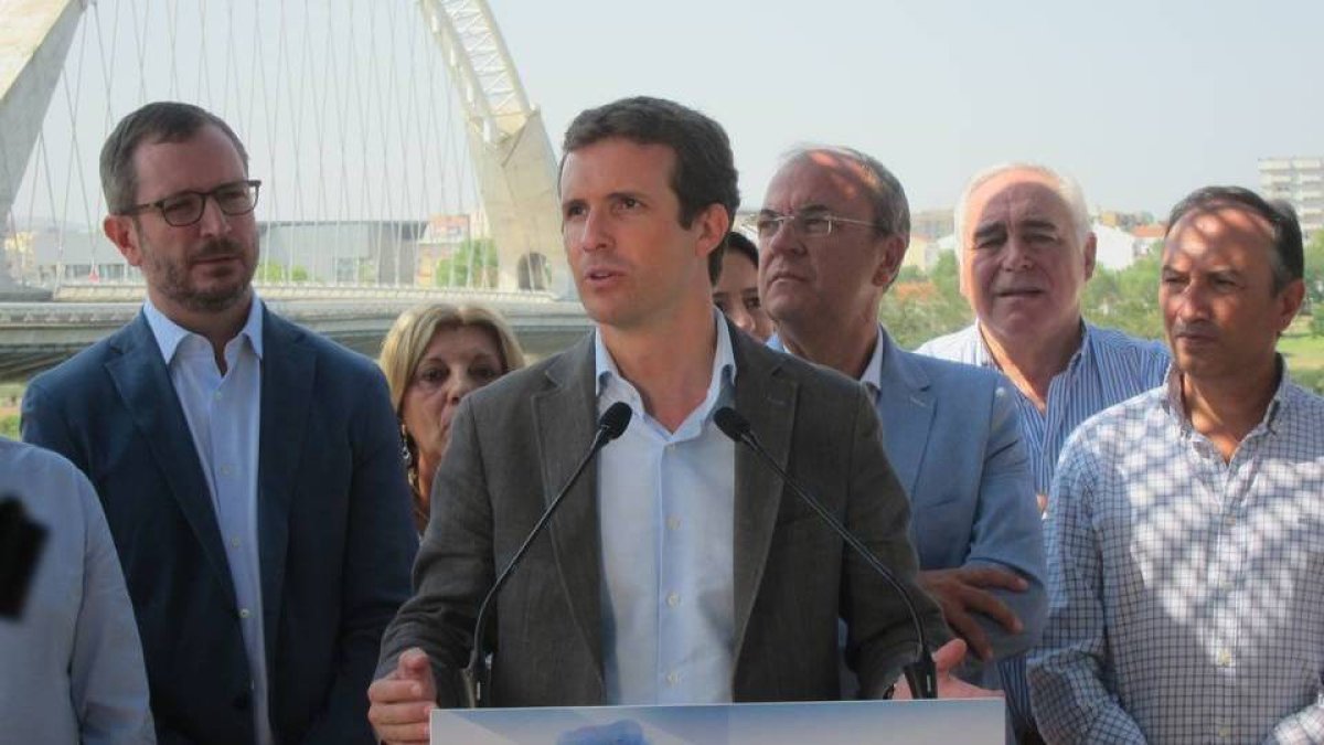 Casado mira a Cataluña de nuevo