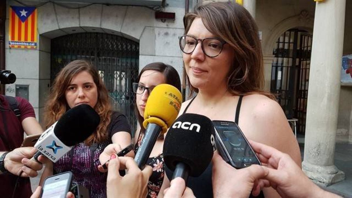 La alcaldesa de Berga, inhabilitada por mantener la estelada en el Ayuntamiento