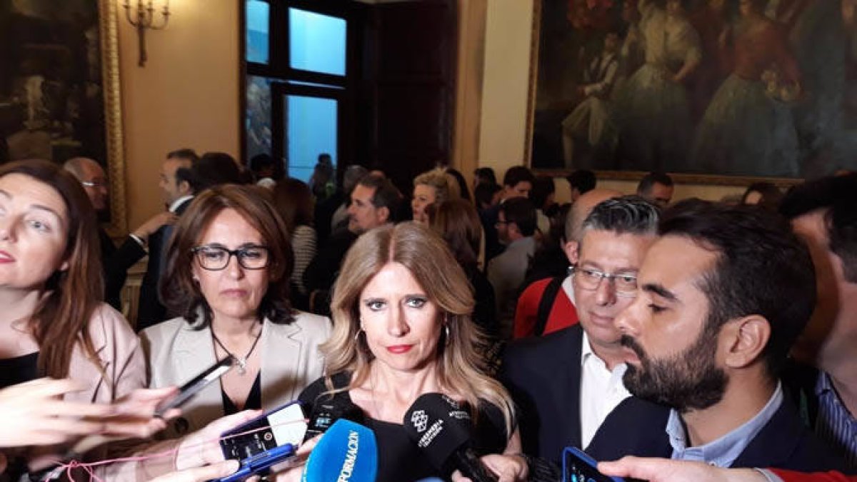 La líder de la oposición, la socialista Eva Montesinos.