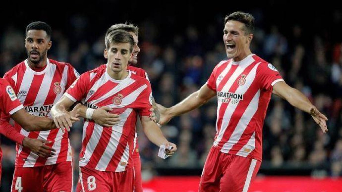 Los jugadores del Girona celebran el único tanto del partido