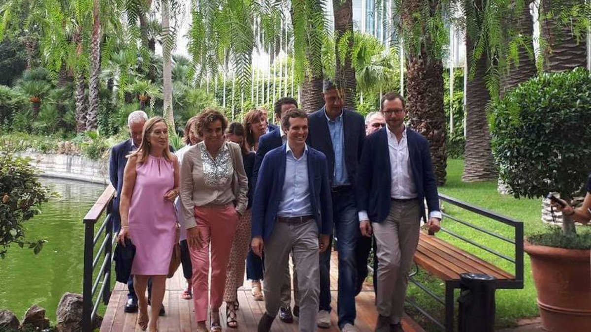 Casado pide en Barcelona que se aplique ya el 155 en Cataluña