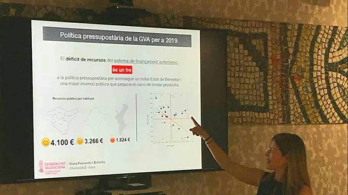 Clara Ferrando en un momento de su exposición en el acto organizado por el OEA.
