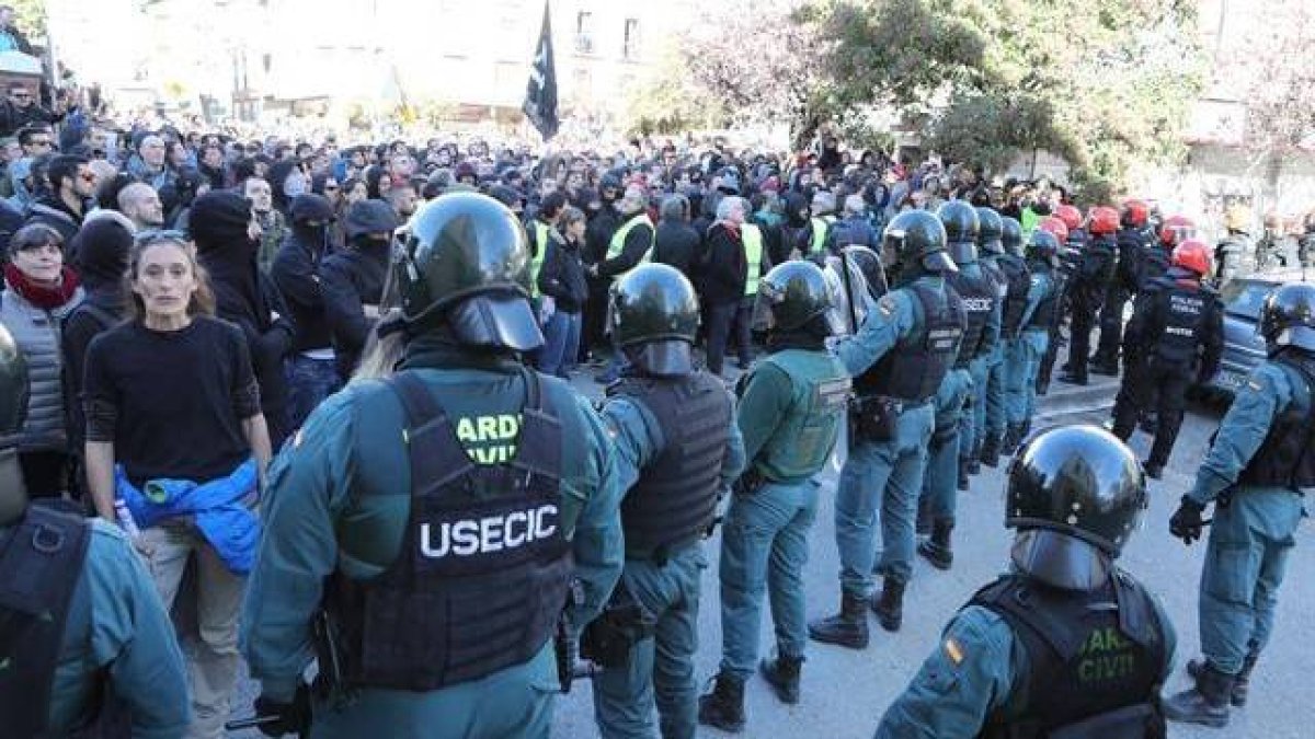 El Gobierno sale en tromba contra el homenaje a la Guardia Civil en Alsasua