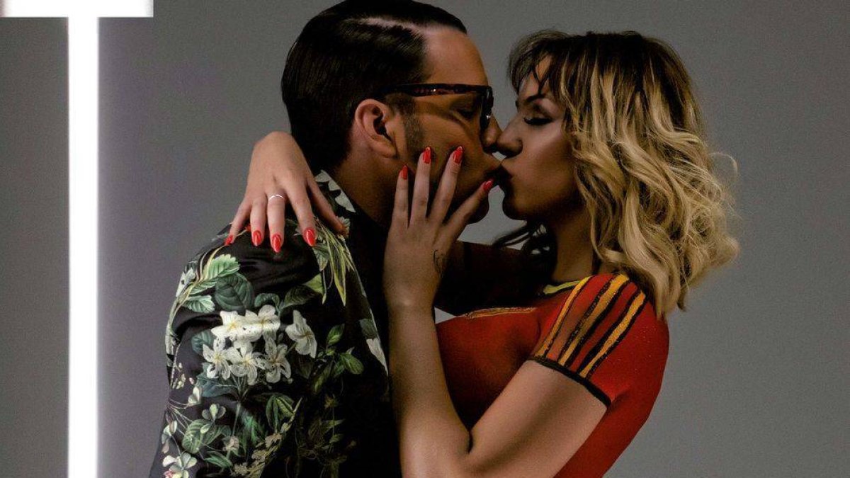 La ex de Telecinco que se acostó con culés y merengues anima a La Roja desnuda