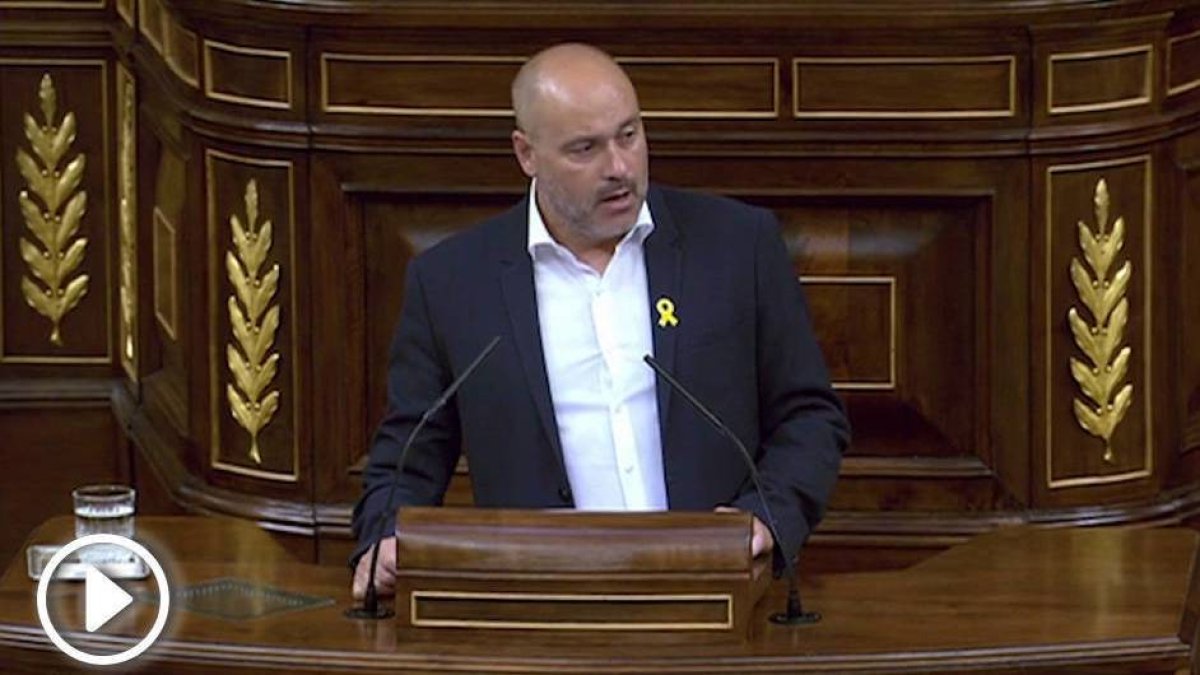 El diputado de ERC, Jordi Salvador Duch, en la tribuna del Congreso.