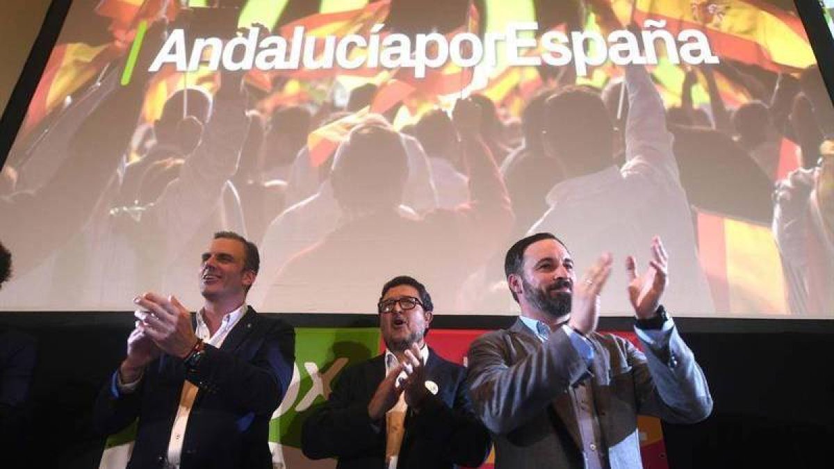Santiago Abascal, Javier Ortega y Francisco Serrano.