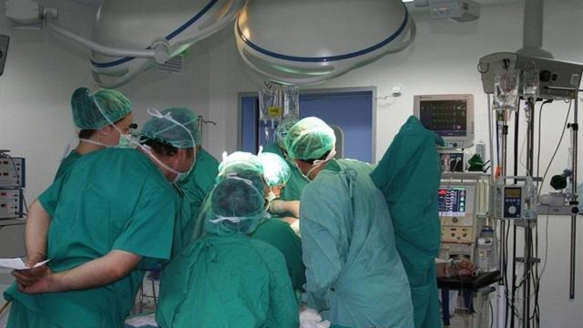 Lista de espera: Los médicos se plantan y anulan las operaciones por las tardes