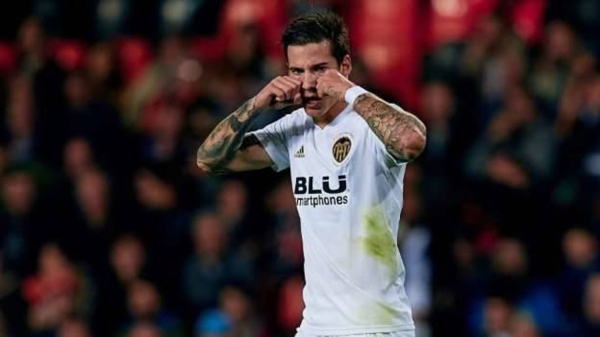 Santi Mina, celebrando uno de sus goles