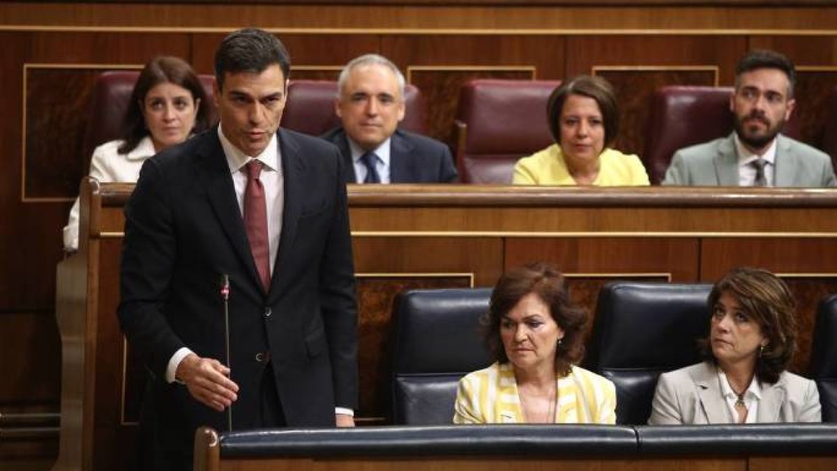 Pedro Sánchez, en su primera sesión de control como presidente del Gobierno.