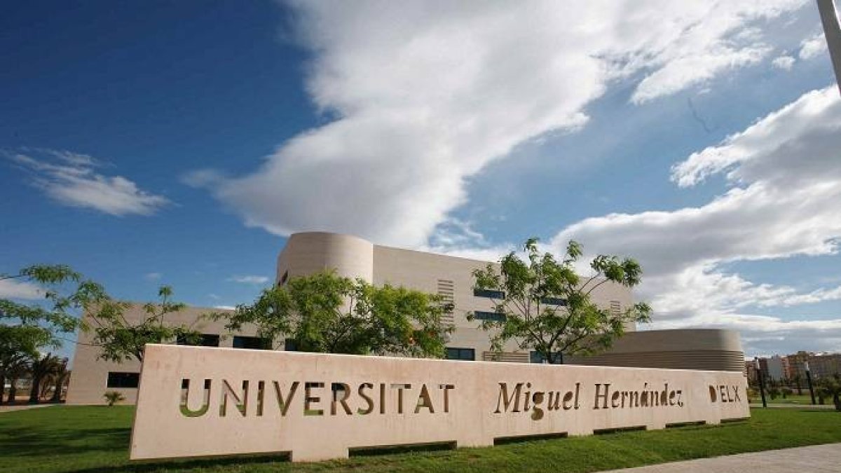 Cerrado el caso de una profesora vinculada al director del máster de Cifuentes