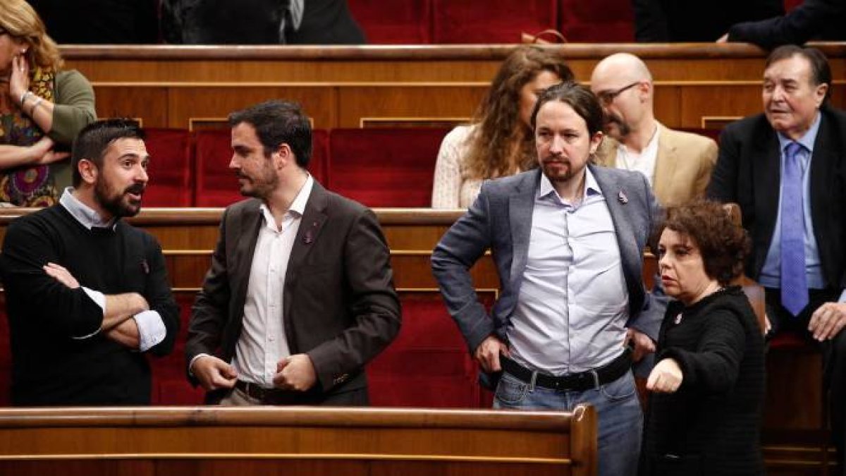 Garzón, entre Espinar e Iglesias de Podemos, este 6D