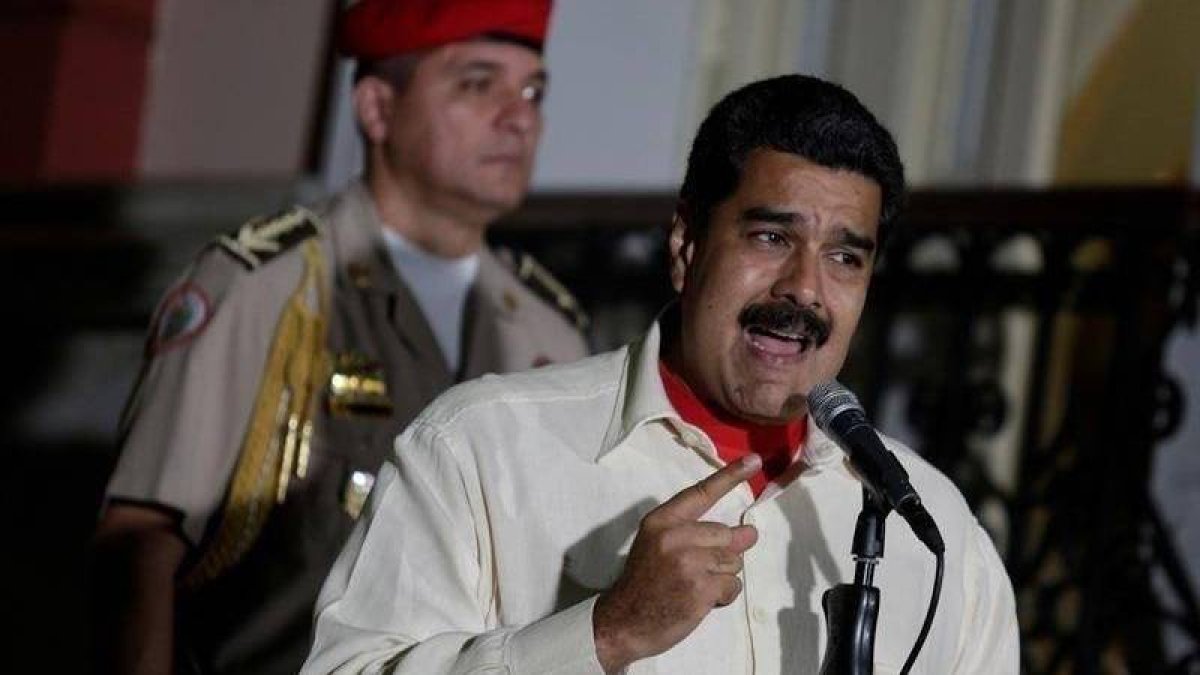El Gobierno empieza a pagar el apoyo de Podemos pidiendo diálogo con Maduro