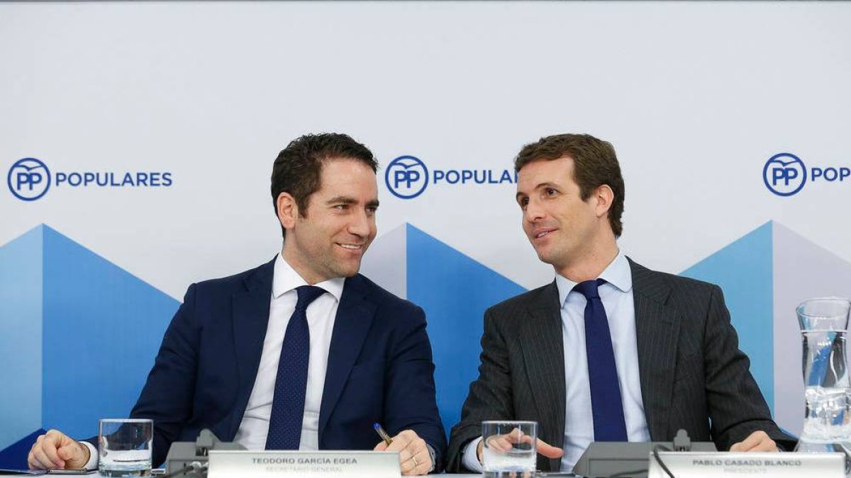 Pablo Casado y su secretario general, Teodoro García Egea.