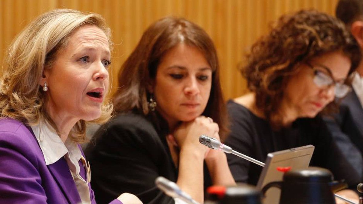 Adriana Lastra, mero papel de comparsa en las negociaciones de los PGE