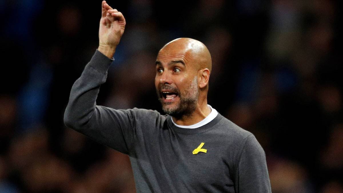Guardiola compara lazos amarillos con lazos contra el cáncer y le cae la mundial