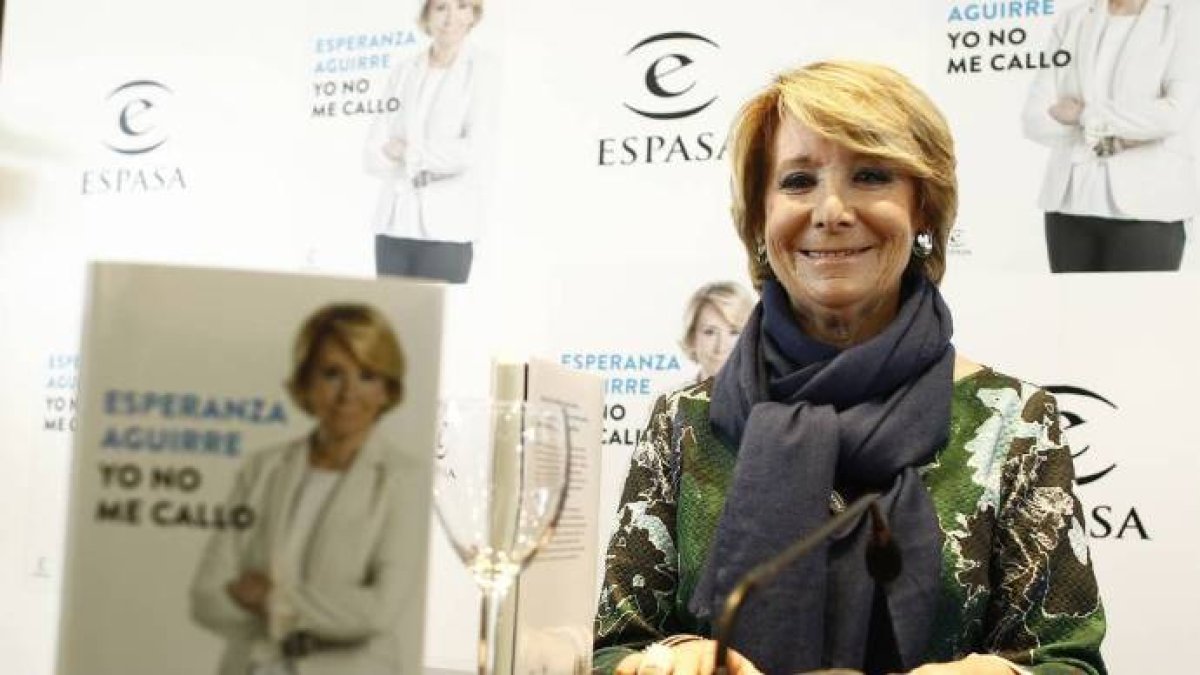 La foto que reunió a Aguirre, Paco Vázquez, Sosa Wagner con Abascal aplaudiendo