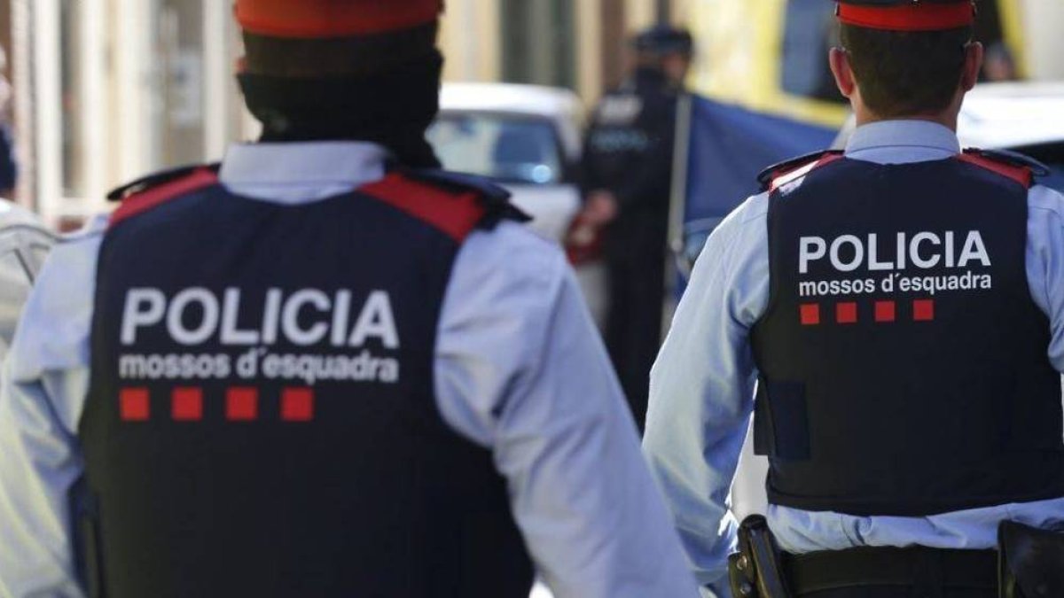 Rebelión en los chats de los Mossos: planean la gran venganza contra Torra