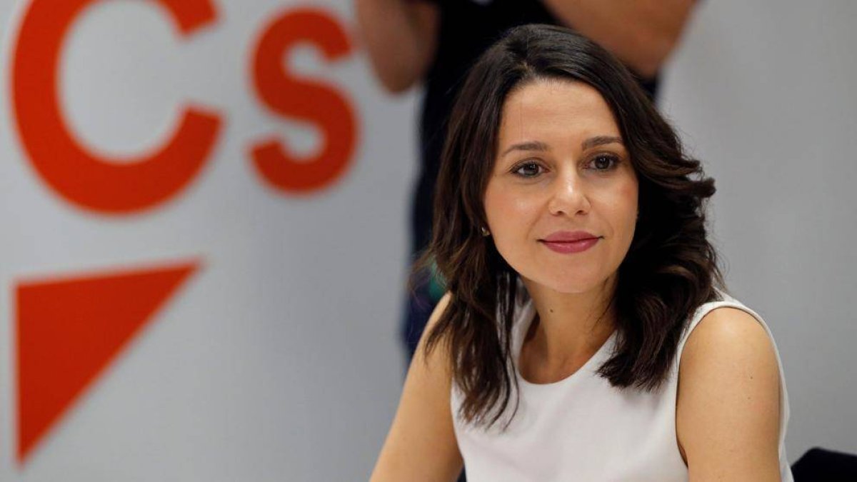 Arrimadas hunde a Sánchez y dice qué hay tras el decretazo para exhumar a Franco