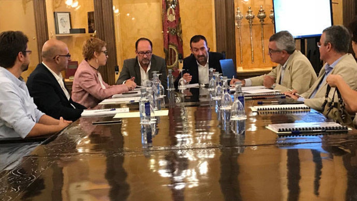 Reunión en el Ayuntamiento de Orihuela.