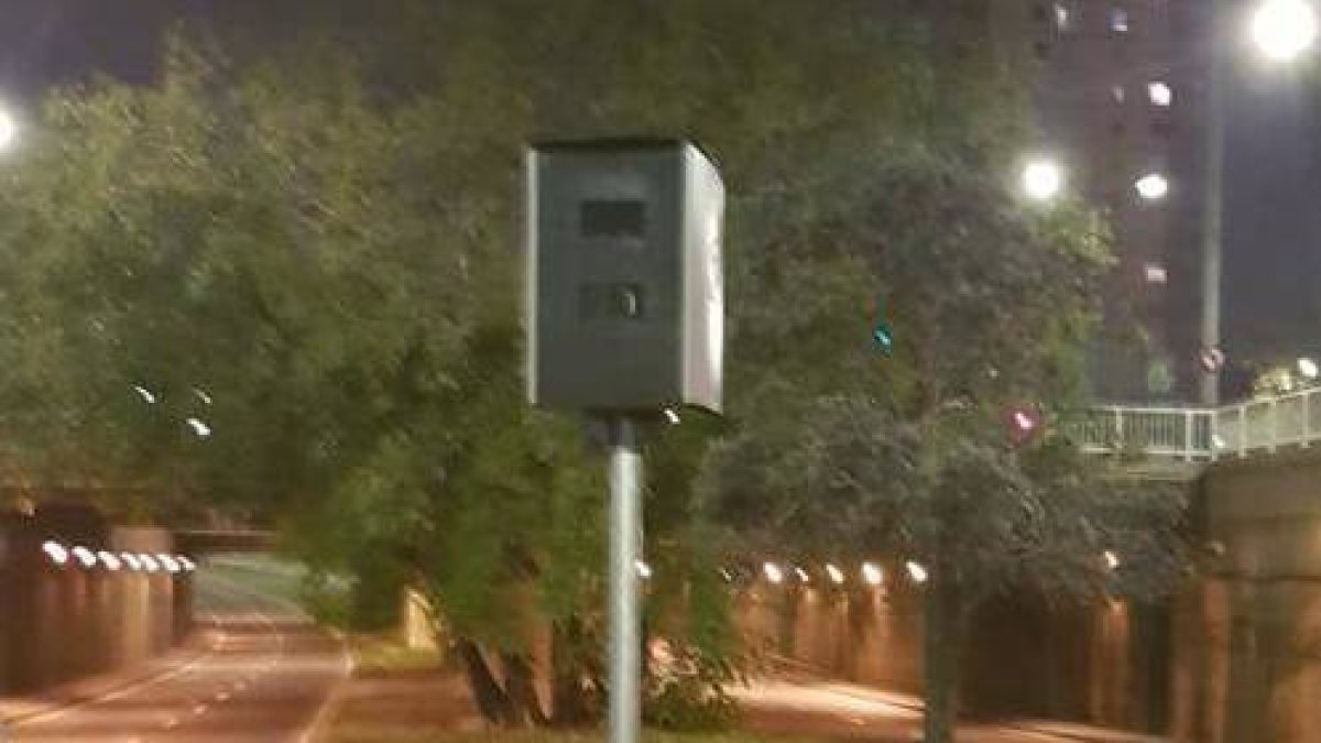 Radar colocado en la Avenida del Cid.