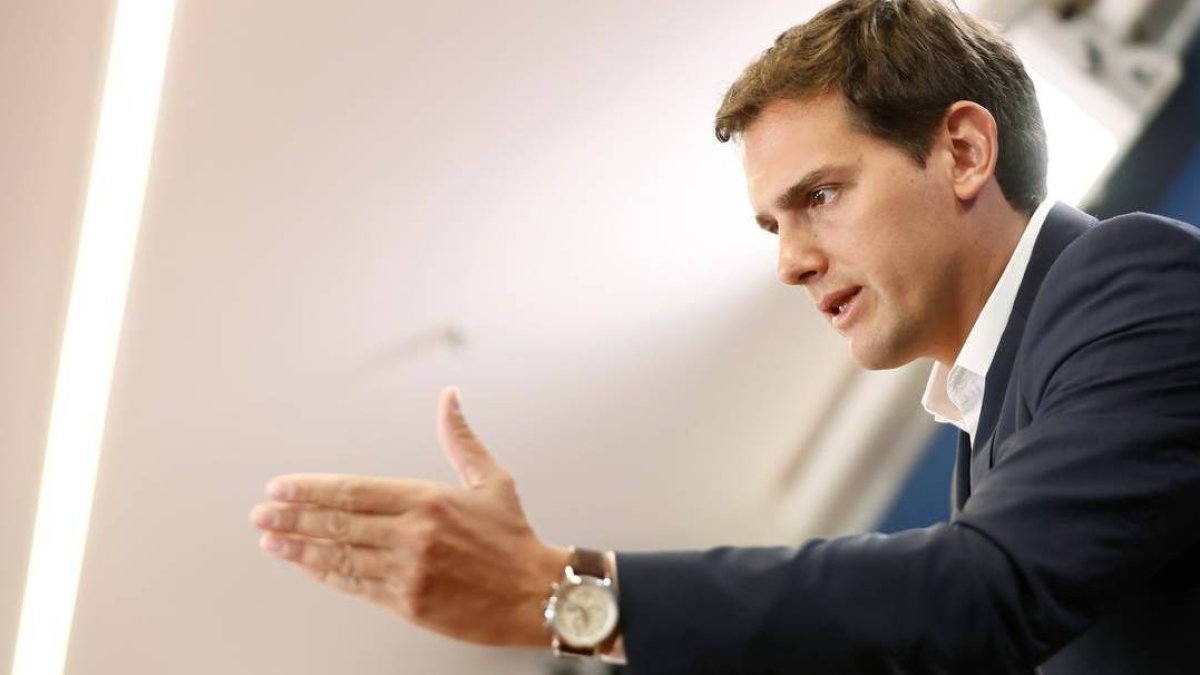 No será tan fácil: Casado y Rivera amargan a Sánchez el