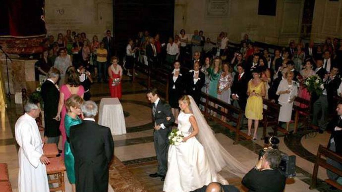 Boda de Pablo Casado con Isabel Torres, en Santa María de Elche.